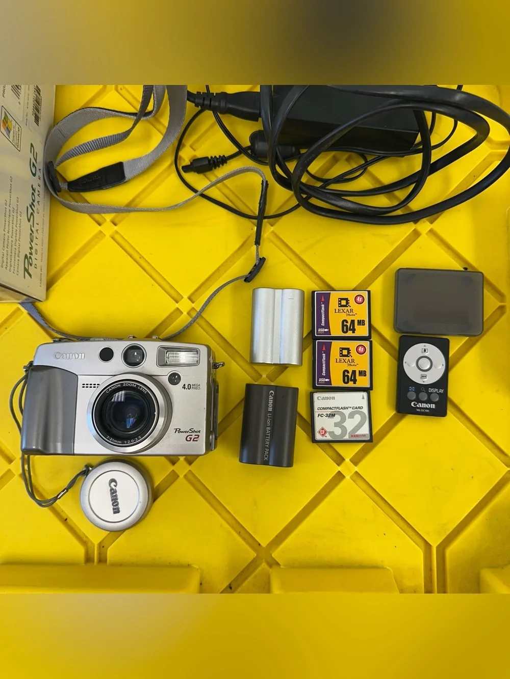 Canon PowerShot G2 4MP Digital Camera w/ Box Battery Power Cord Accessories